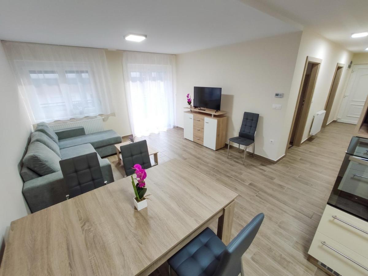 Trika Apartman シャールヴァール エクステリア 写真