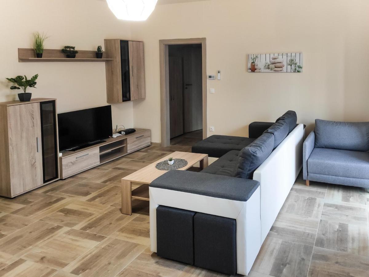 Trika Apartman シャールヴァール エクステリア 写真