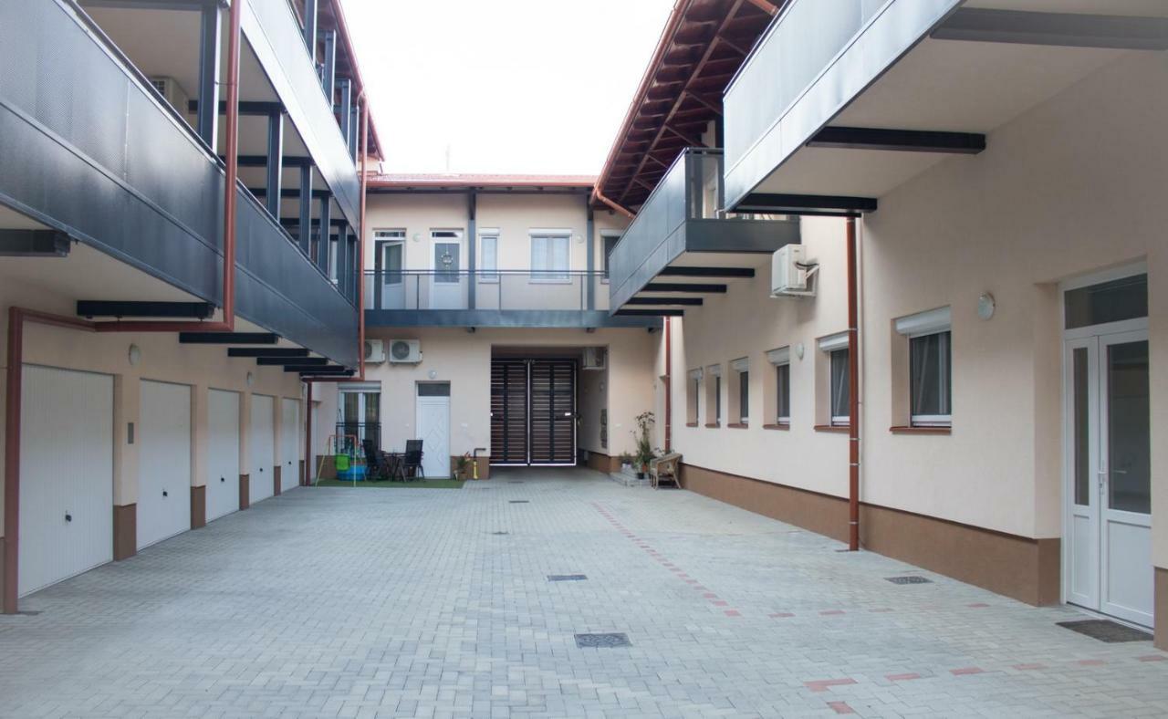 Trika Apartman シャールヴァール エクステリア 写真