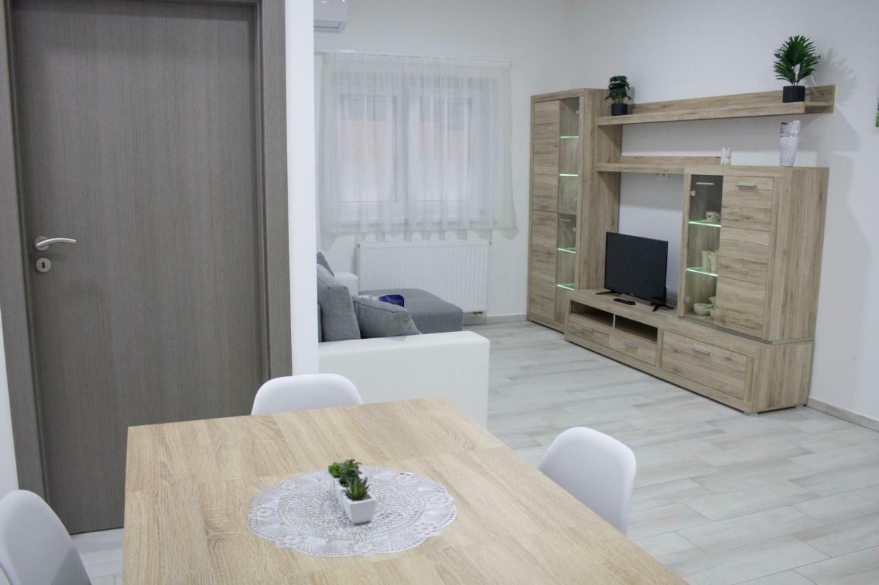 Trika Apartman シャールヴァール エクステリア 写真