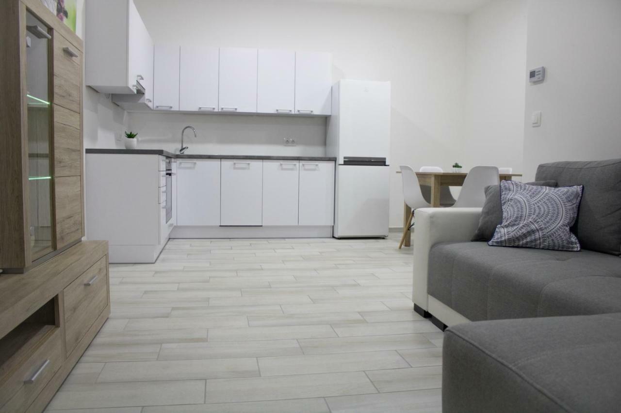 Trika Apartman シャールヴァール エクステリア 写真